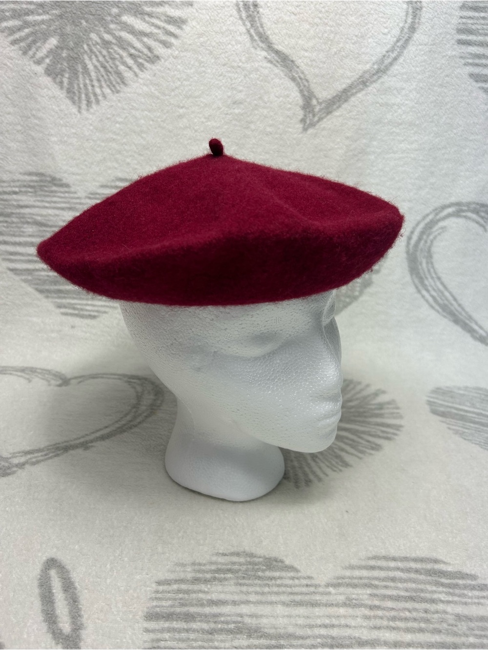Red wool beret with a touch of elegance
